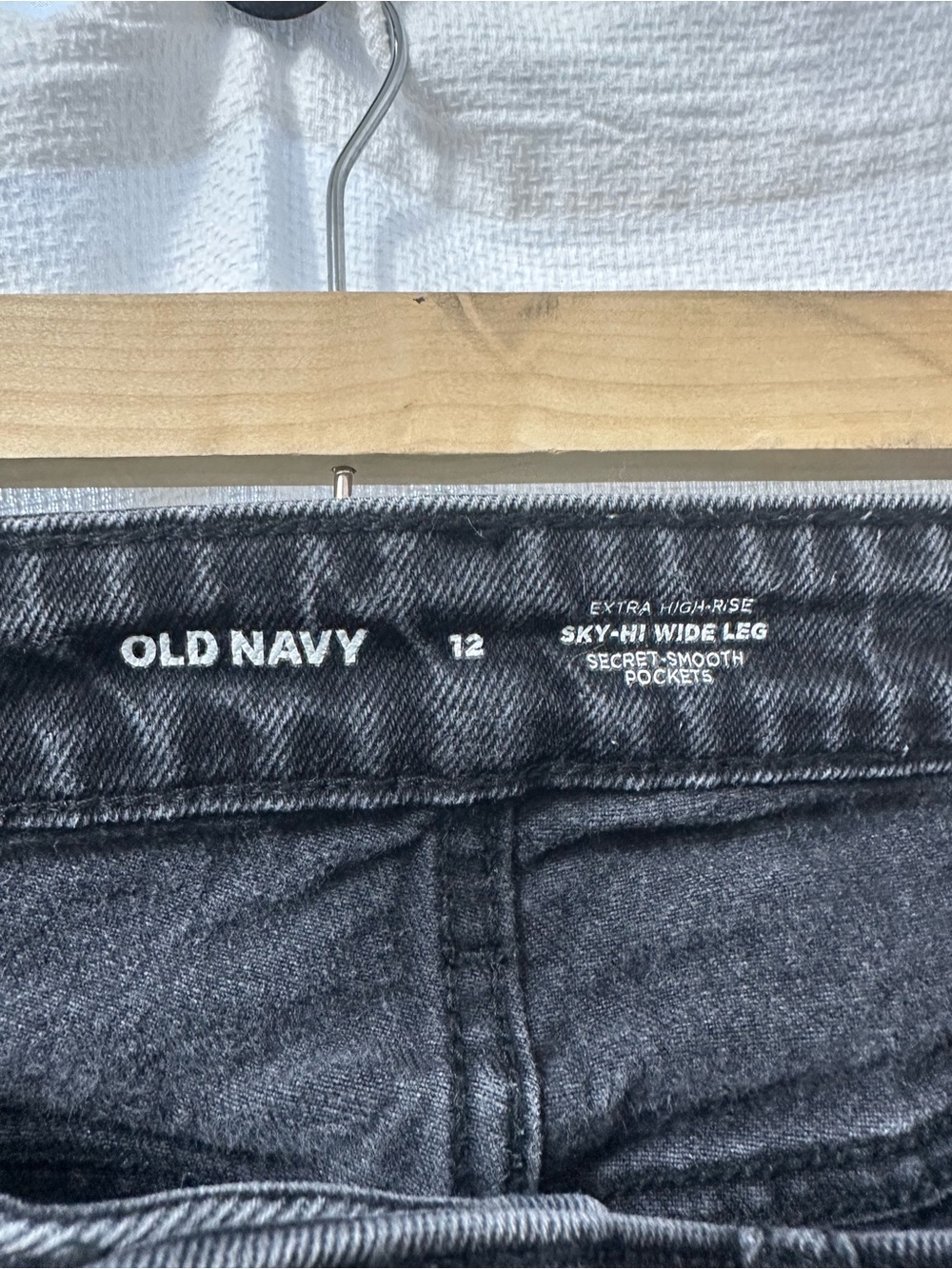 Old Navy Women's Black Wide-Leg Jeans - Picture 4 of 4
